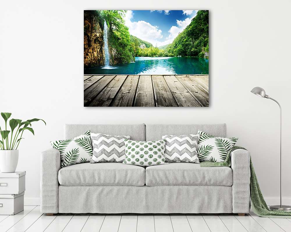 vízesés a horvát mély erdőben és a fa mólónál (bögre) - vászonkép, falikép otthonra és irodába