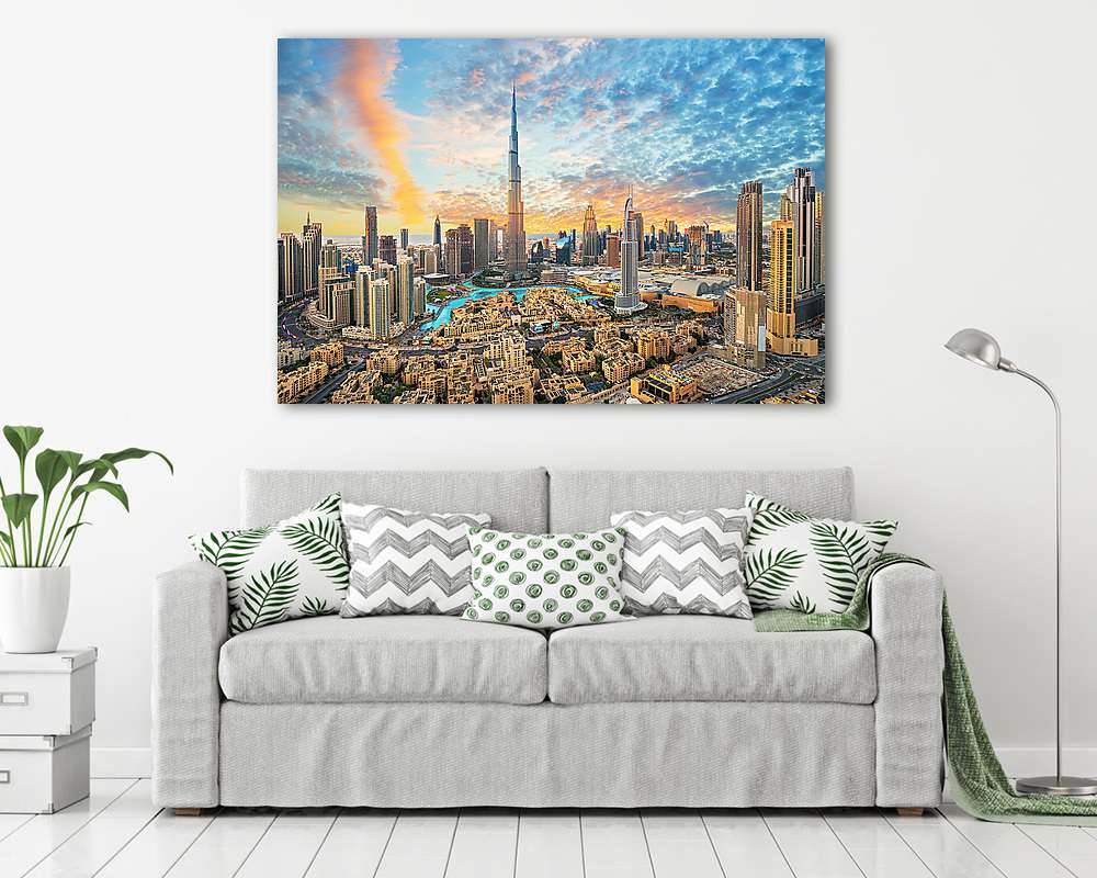 Luxus felhőkarcolók Dubaiban felhős éggel (keretezett kép) - vászonkép, falikép otthonra és irodába