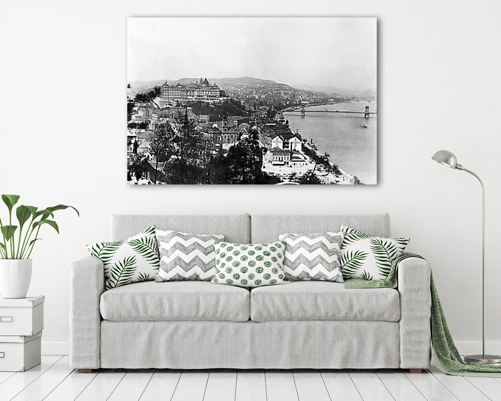 Kilátás a Gellérthegyről a Királyi Palota és a Széchenyi Lánchíd felé (1907) - vászonkép, falikép vásárlás Kilátás a Gellérthegyről a Királyi Palota és a Széchenyi Lánchíd felé (1907) (bögre) - vászonkép, falikép otthonra és irodába