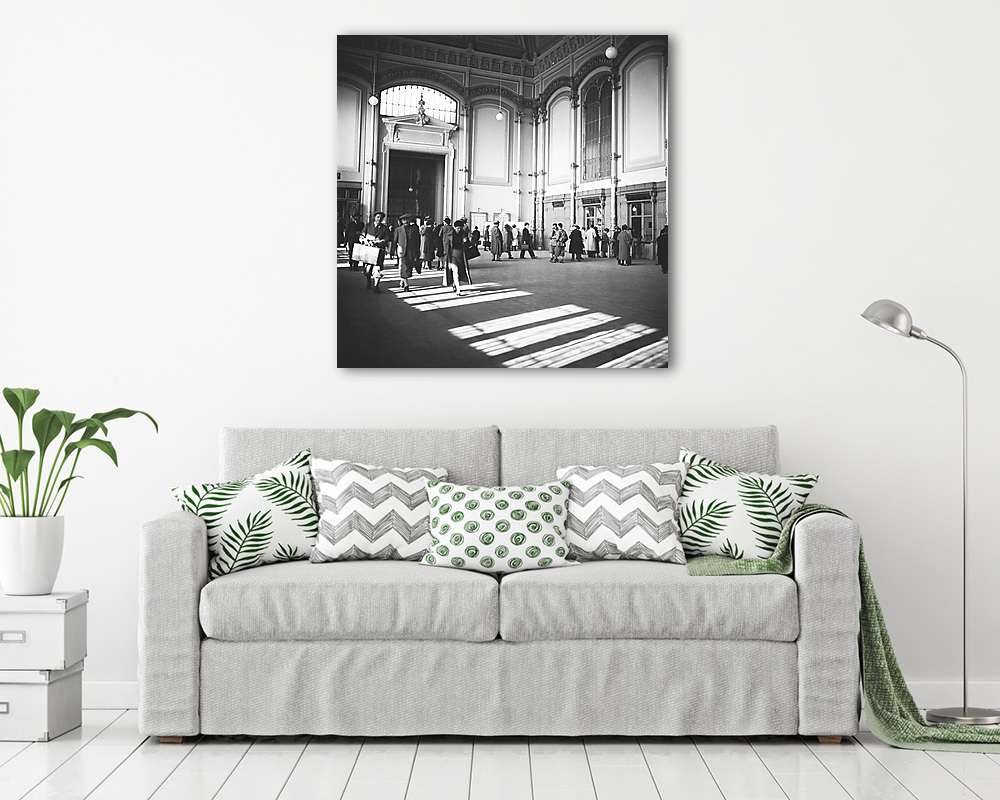 A Nyugati pályaudvar pénztárcsarnoka (1938) - vászonkép, falikép vásárlás A Nyugati pályaudvar pénztárcsarnoka (1938) (vászonkép) - vászonkép, falikép otthonra és irodába