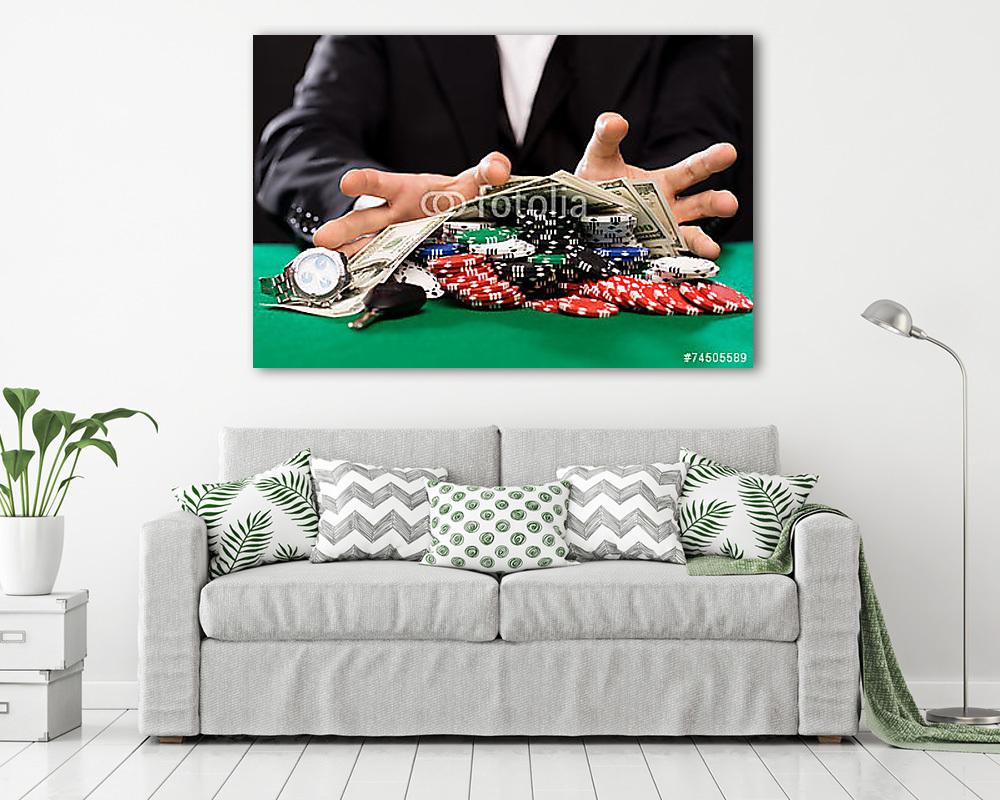 pókerjátékos zsetonnal és pénzzel a kaszinóasztalnál (vászonkép) - vászonkép, falikép otthonra és irodába