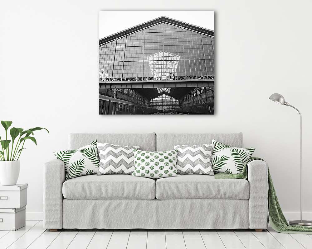 A Nyugati pályaudvar csarnoka (1980) - vászonkép, falikép vásárlás A Nyugati pályaudvar csarnoka (1980) (vászonkép) - vászonkép, falikép otthonra és irodába