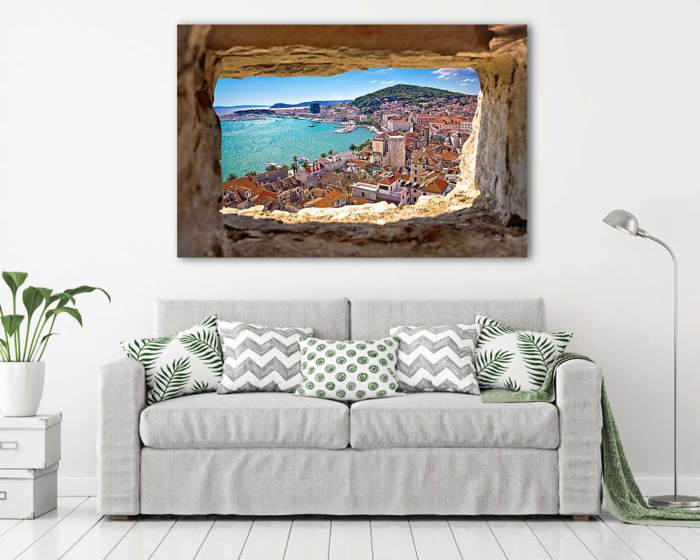 Split öböl látképe - egy kőablakon keresztül - vászonkép, falikép vásárlás Split öböl látképe - egy kőablakon keresztül (vászonkép) - vászonkép, falikép otthonra és irodába