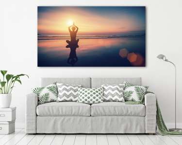 Meditáló lány a tengerparton - vászonkép, falikép otthonra és irodába