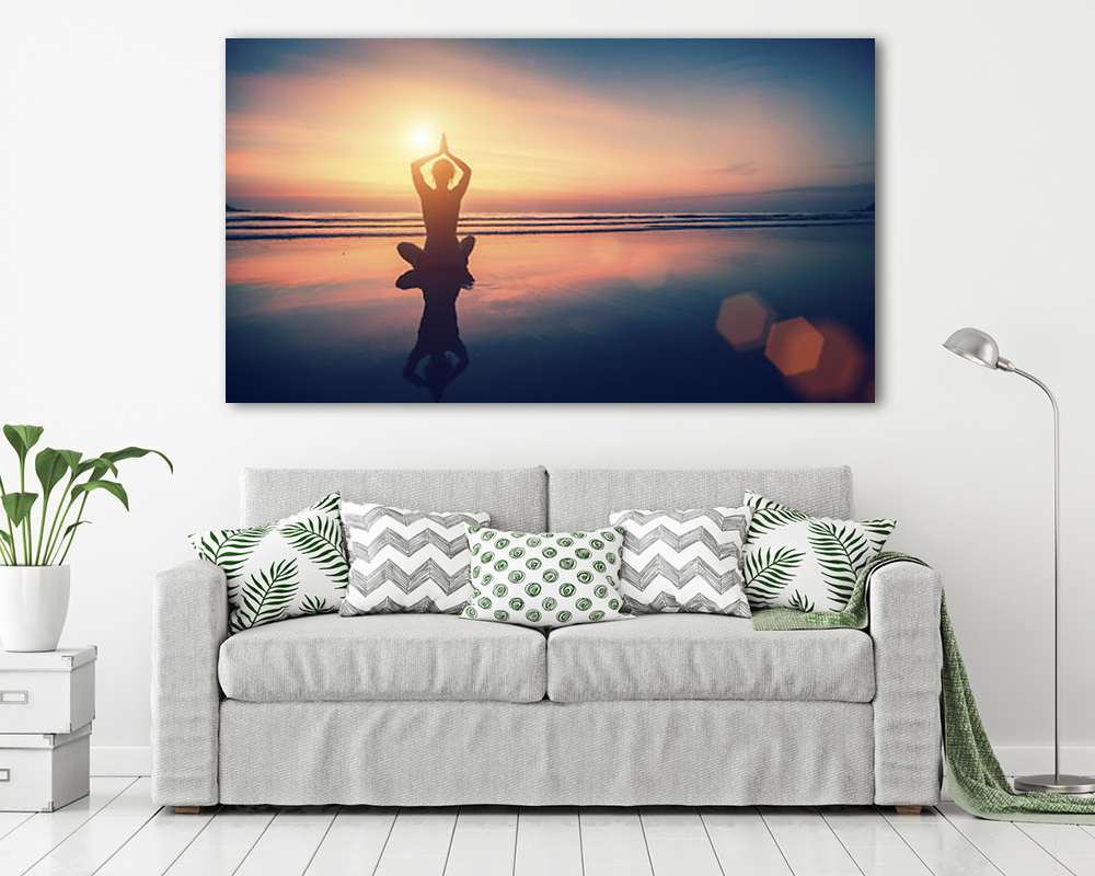 Meditáló lány a tengerparton - vászonkép, falikép vásárlás Meditáló lány a tengerparton (vászonkép) - vászonkép, falikép otthonra és irodába