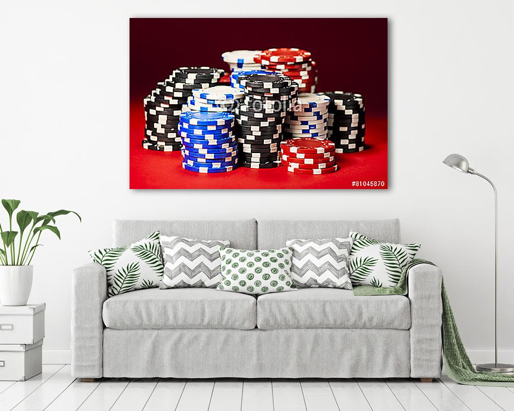nagy nyertes a pókerben. zseton piros ruhával vértes (poszter) - vászonkép, falikép otthonra és irodába