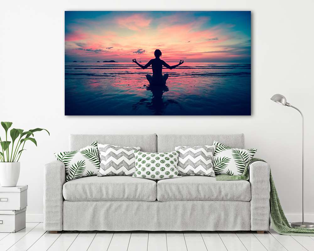 Jógázó nő sziluettje naplementében - vászonkép, falikép vásárlás Jógázó nő sziluettje naplementében (vászonkép) - vászonkép, falikép otthonra és irodába