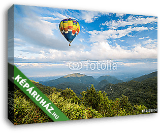 Hőlégballonos utazás hegyek-völgyek felett - vászonkép 3D látványterv