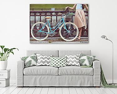 Vintage bicikli fiatal lánnyal (vászonkép) - vászonkép, falikép otthonra és irodába