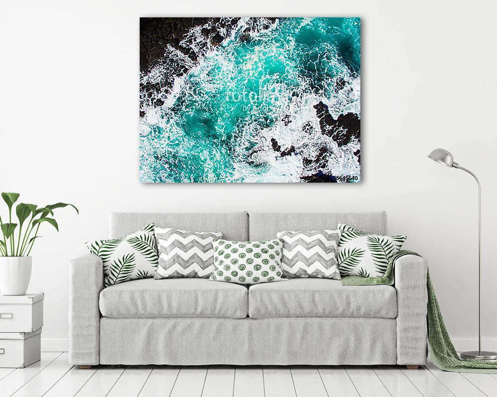 Sziklák és hullámok tusája (légifotó) - vászonkép, falikép vásárlás Sziklák és hullámok tusája (légifotó) (vászonkép) - vászonkép, falikép otthonra és irodába