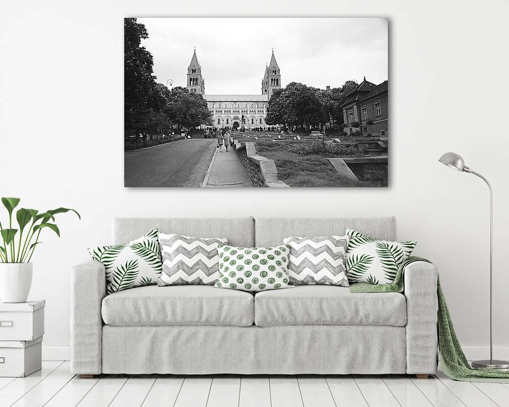Szent Péter- és Szent Pál-székesegyház, Pécs (1963) - vászonkép, falikép vásárlás Szent Péter- és Szent Pál-székesegyház, Pécs (1963) (vászonkép) - vászonkép, falikép otthonra és irodába