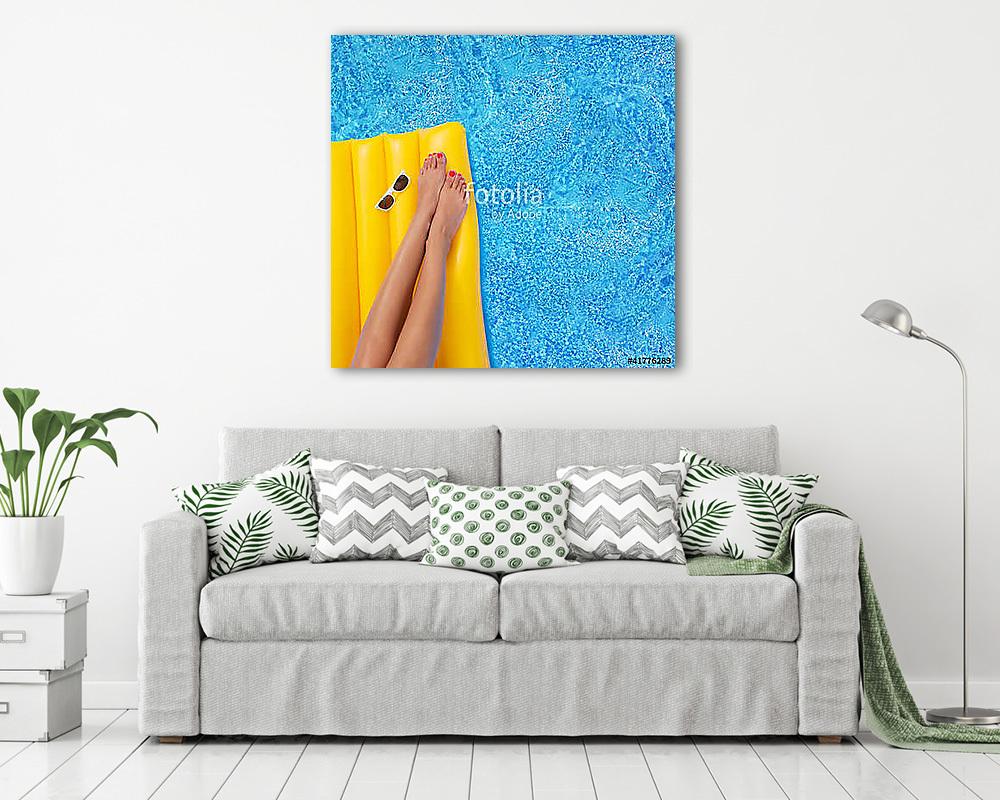 Woman relaxing in a pool - feet close up (vászonkép) - vászonkép, falikép otthonra és irodába