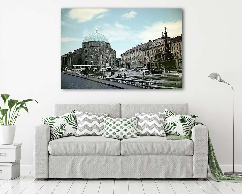 Pécs, Széchenyi tér és a Dzsámi. (1946) - vászonkép, falikép vásárlás Pécs, Széchenyi tér és a Dzsámi. (1946) (vászonkép) - vászonkép, falikép otthonra és irodába