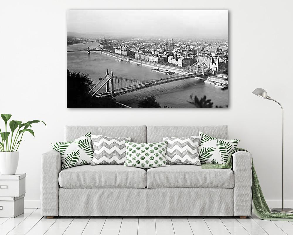 Panoráma a Gellérthegyről az Erzsébet híddal és a Széchenyi Lánchíddall (1943) (vászonkép)