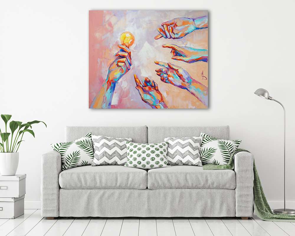 Egy kéz izzót tart, négy kéz nyúl felé (vászonkép) - vászonkép, falikép otthonra és irodába