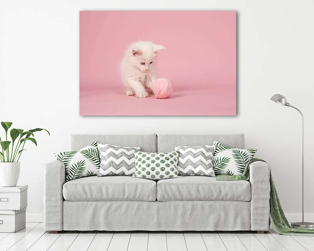 Fehér fõszaru baba macska, piros rózsaszín gyapjú golyóval (többrészes kép) - vászonkép, falikép otthonra és irodába