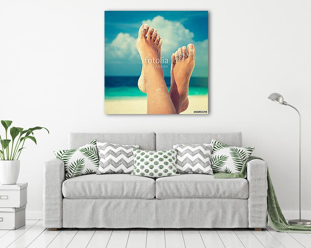 Tanned well-groomed feet amid tropical turquoise sea
 (bögre) - vászonkép, falikép otthonra és irodába