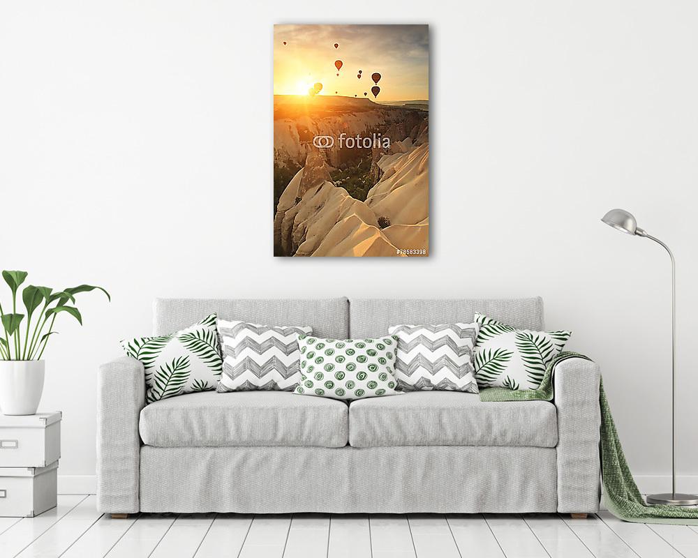 Hőlégballonok a sziklaalakzatok felett, Cappadocia - vászonkép, falikép vásárlás Hőlégballonok a sziklaalakzatok felett, Cappadocia (vászonkép) - vászonkép, falikép otthonra és irodába