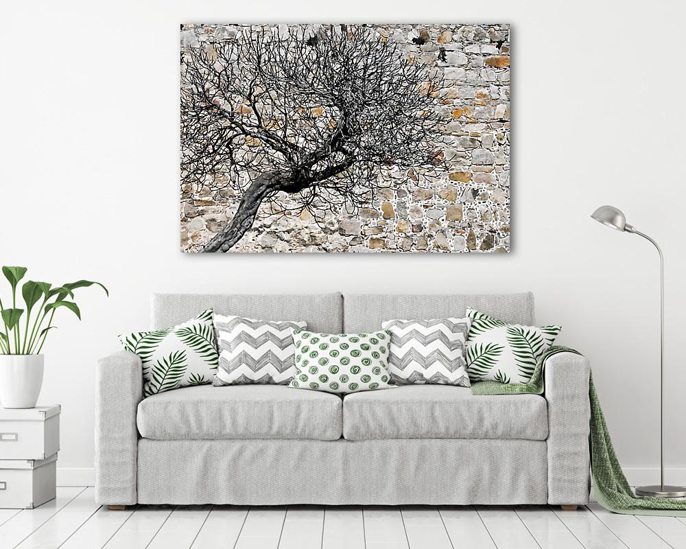 Pihenő fa a kőfal előtt (festményhatású kép) (vászonkép) - vászonkép, falikép otthonra és irodába