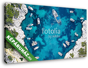 Yachts at the sea in France. Aerial view of luxury floating boat on transparent turquoise water at sunny day. Summer seascape fr - vászonkép 3D látványterv Yachts at the sea in France. Aerial view of luxury floating boat on transparent turquoise water at sunny day. Summer seascape fr - vászonkép 3D látványterv