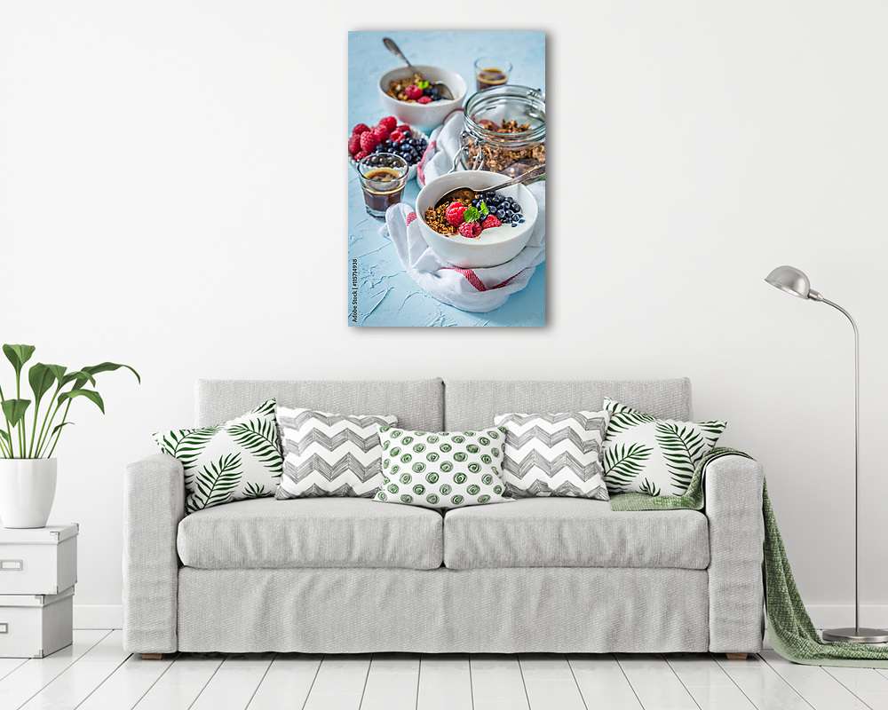 Görög joghurt reggeli műzlivel áfonyával  és erdei gyümölcsökkel - vászonkép, falikép vásárlás Görög joghurt reggeli műzlivel áfonyával  és erdei gyümölcsökkel (vászonkép) - vászonkép, falikép otthonra és irodába