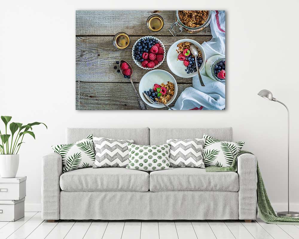 Görög joghurt reggeli műzlivel áfonyával  és erdei gyümölcsökkel - vászonkép, falikép vásárlás Görög joghurt reggeli műzlivel áfonyával  és erdei gyümölcsökkel (fotótapéta) - vászonkép, falikép otthonra és irodába