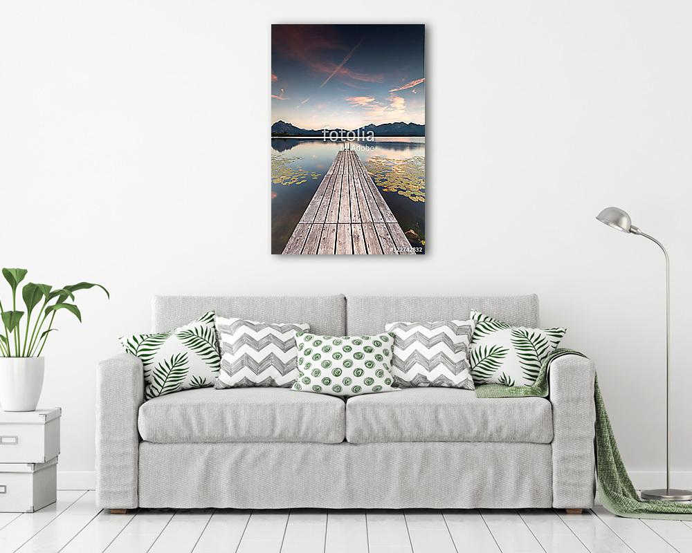 magányos fából készült mólón a tóban, liliomokkal, ősszel - vászonkép, falikép vásárlás magányos fából készült mólón a tóban, liliomokkal, ősszel (vászonkép) - vászonkép, falikép otthonra és irodába