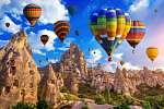 Színes hőlégballonok Cappadocia felett vászonkép, poszter vagy falikép
