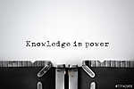 Knowledge. Inspiráló idézet egy régi írógépen. vászonkép, poszter vagy falikép
