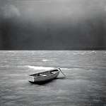 Magányos csónak a viharban vászonkép, poszter vagy falikép