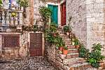 Mediterrán utcarészlet Trogirban vászonkép, poszter vagy falikép
