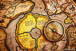 Iránytű és antik térkép vászonkép, poszter vagy falikép