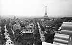 Párizs, kilátás a Diadalív tetejéről az Eiffel-torony felé (1964) vászonkép, poszter vagy falikép