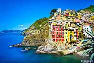 Riomaggiore falu, sziklák és a tenger napnyugtakor. Cinque Terre vászonkép, poszter vagy falikép