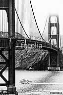Golden Gate híd fekete-fehérben, ködös égbolt télen vászonkép, poszter vagy falikép