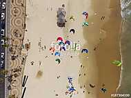 Sárkány szörfözés a strandon (légi felvétel) vászonkép, poszter vagy falikép