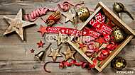 Karácsonyi dekoráció rusztikus fa háttéren. Retro stílus vászonkép, poszter vagy falikép