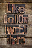 Like, follow, tweet, share, social network feliratok deszka háttérrel vászonkép, poszter vagy falikép
