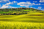 Tavaszi tavasz, Pienza középkori falu. Siena, Olaszország vászonkép, poszter vagy falikép