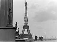 Az Eiffel-torony 1960-ban vászonkép, poszter vagy falikép