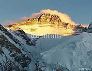 Estélyi kilátás a Lhotse-hegyről a Pumo Ri alap táborról vászonkép, poszter vagy falikép