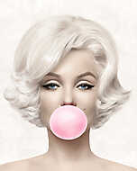 Marilyn Monroe rózsaszín rágógumit fúj, színes (4:5 arány) vászonkép, poszter vagy falikép