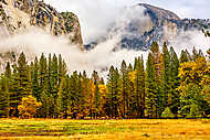 Yosemite-völgy felhős őszi reggelen vászonkép, poszter vagy falikép