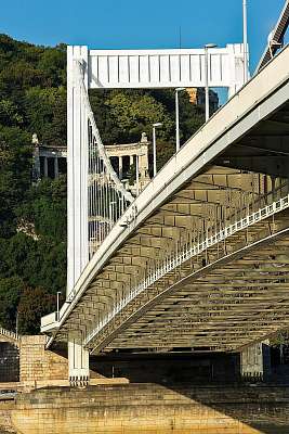 Erzsébet híd lenti perspektívában  (többrészes kép) - vászonkép, falikép otthonra és irodába