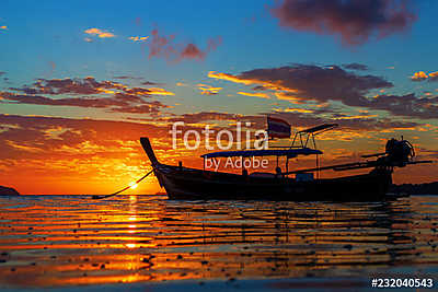 Rawai beach with andaman long tailed boat southern of thailand on clear sea water with sun shine in phuket (keretezett kép) - vászonkép, falikép otthonra és irodába