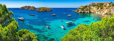 Spain Majorca Mediterranean Sea Panorama Coast Bay with Boats at (fotótapéta) - vászonkép, falikép otthonra és irodába