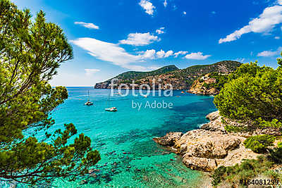 Idyllic sea view scenery of bay with boats on Majorca Island (poszter) - vászonkép, falikép otthonra és irodába