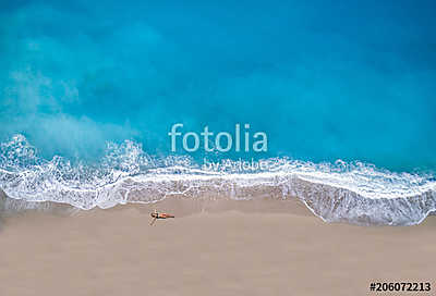 woman sunbathing lying down on the tropical beach (keretezett kép) - vászonkép, falikép otthonra és irodába