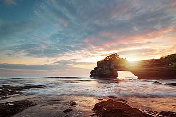 Pura Batu Bolong templom, Lombok, Indonézia (poszter) - vászonkép, falikép otthonra és irodába