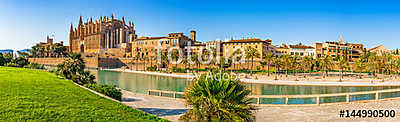 Spain Palma de Majorca historic city center panorama view  (keretezett kép) - vászonkép, falikép otthonra és irodába